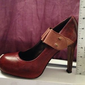 Joie Closed toe pumps
